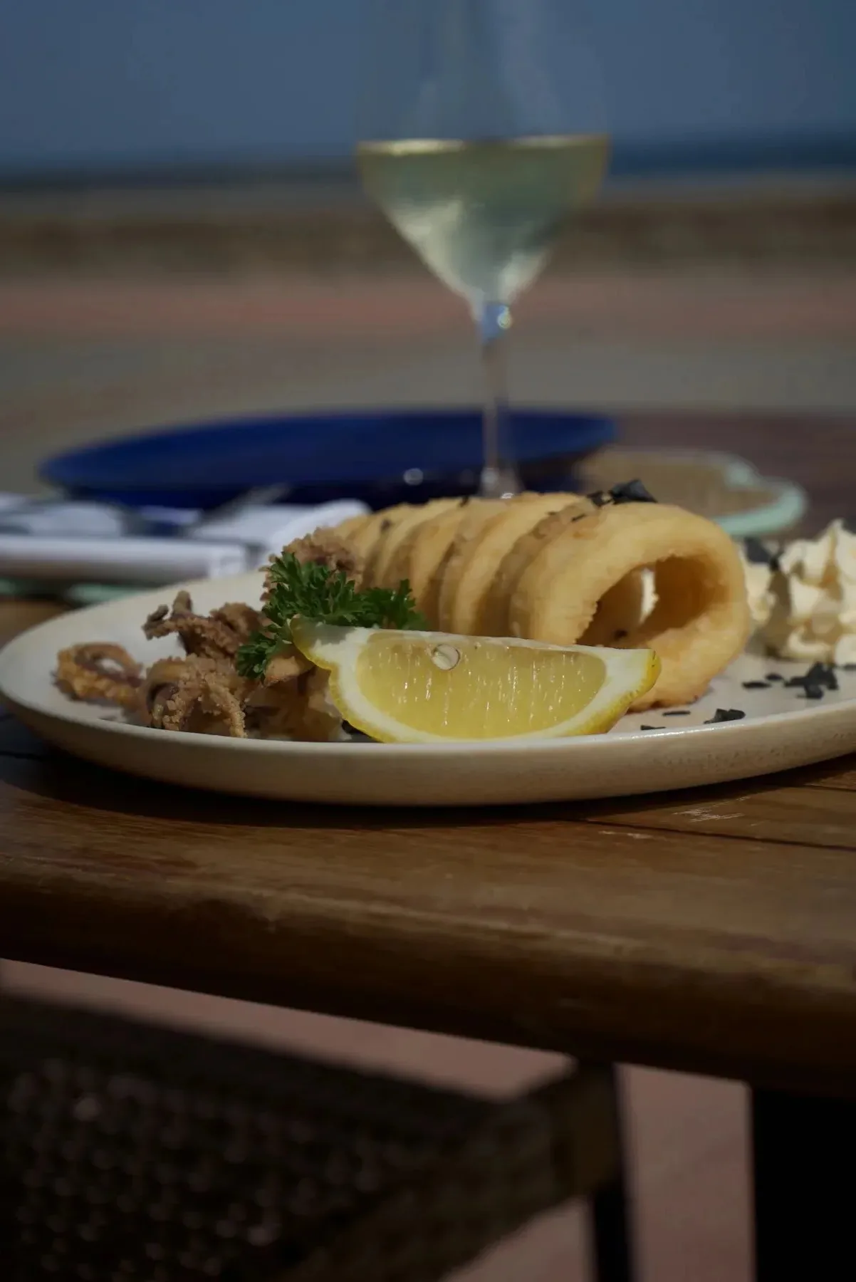Calamares a la andaluza con limón de La Marimandona Beach